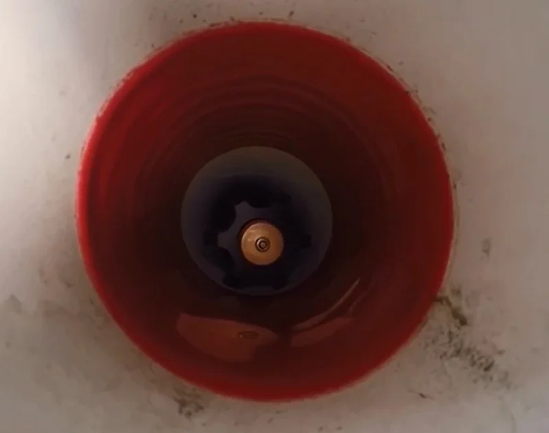 Expert du chemisage utilisant des techniques avancées de projection de résine époxy pour un chemisage de haute qualité et performance durable